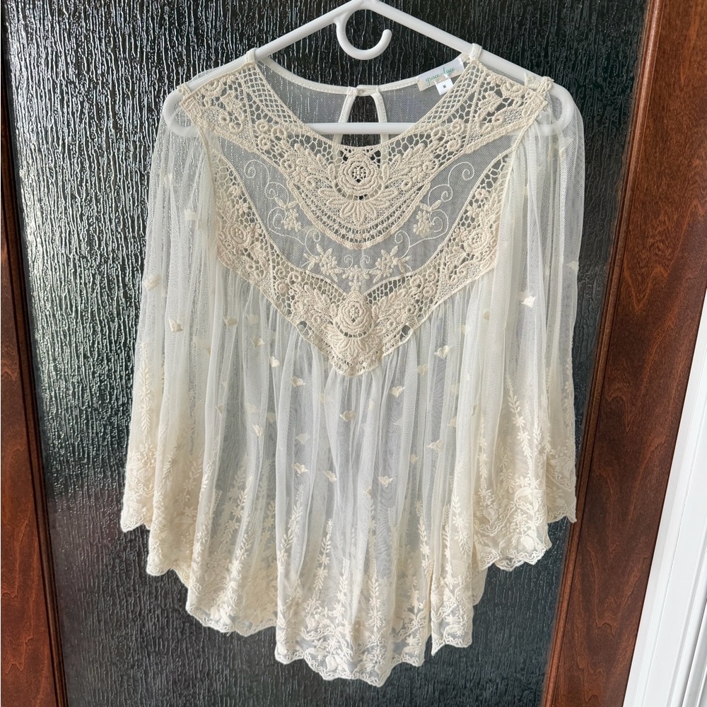 ✨ Grace and Lace Ivory Embroidered Lace Poncho Top - Size M ✨